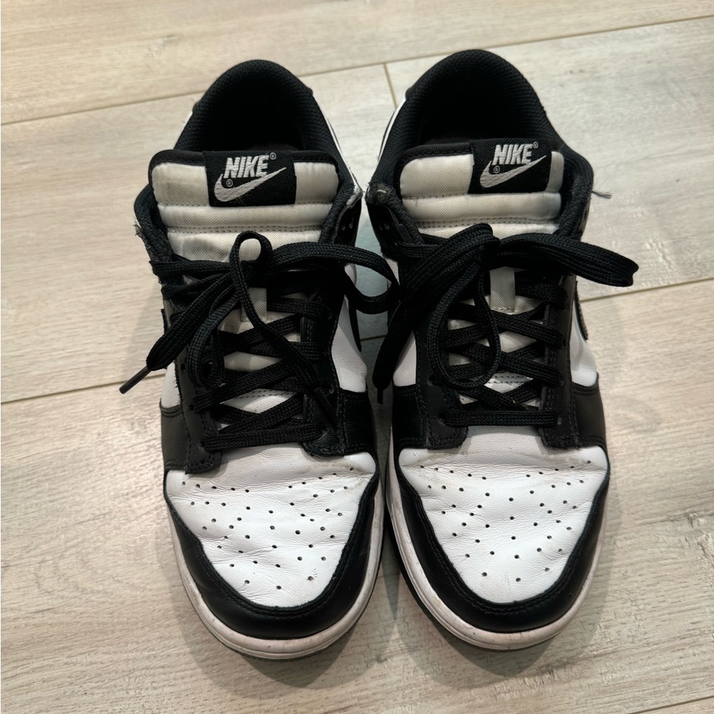 Nike women dunk. Size 9